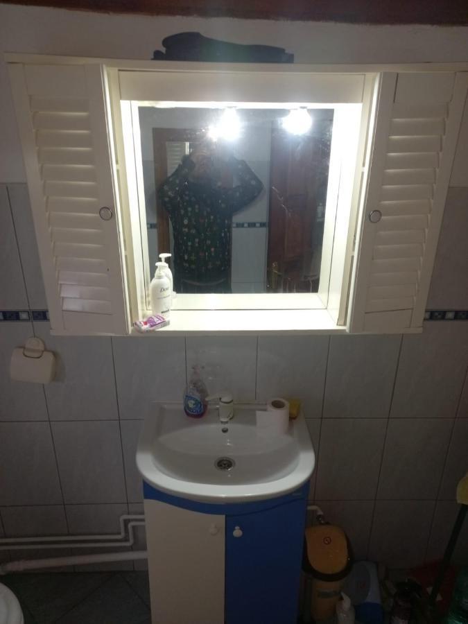 Double Room With Private Bathroom By Osteria Constantino Тырговиште Экстерьер фото