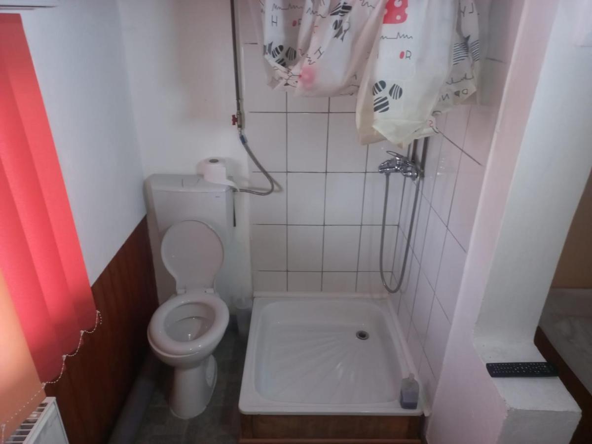 Double Room With Private Bathroom By Osteria Constantino Тырговиште Экстерьер фото