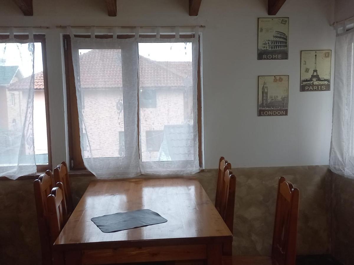 Double Room With Private Bathroom By Osteria Constantino Тырговиште Экстерьер фото