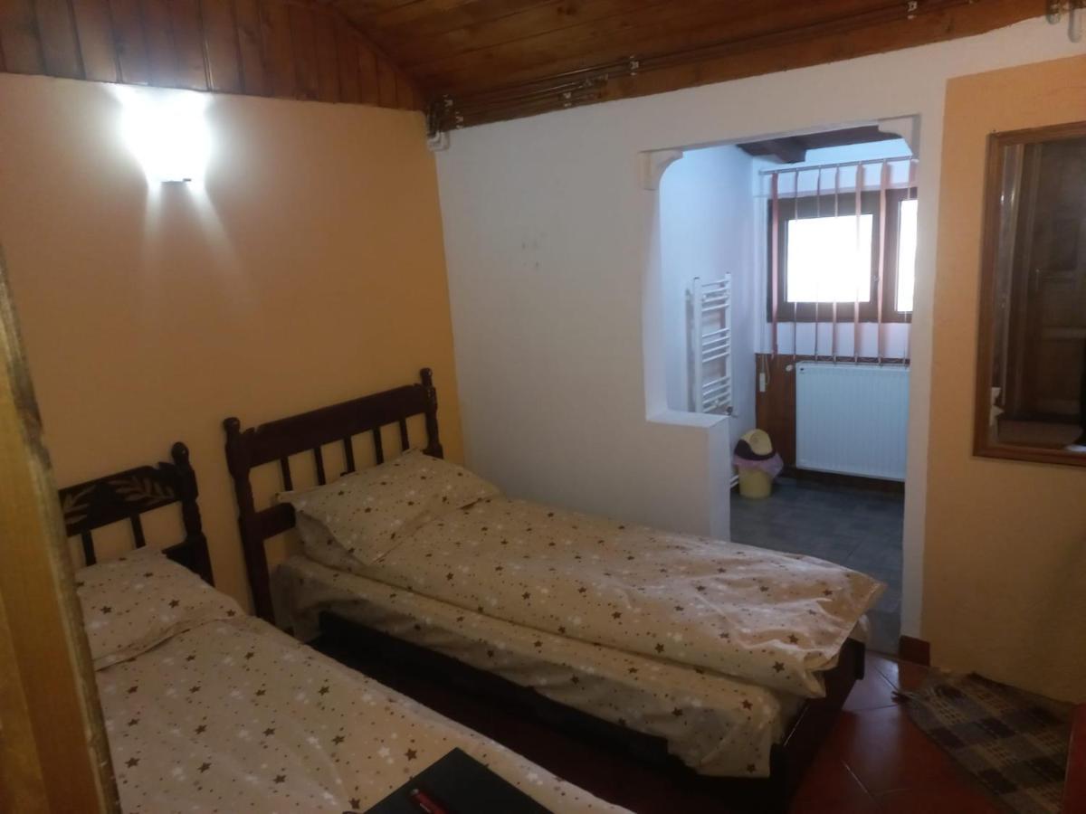 Double Room With Private Bathroom By Osteria Constantino Тырговиште Экстерьер фото